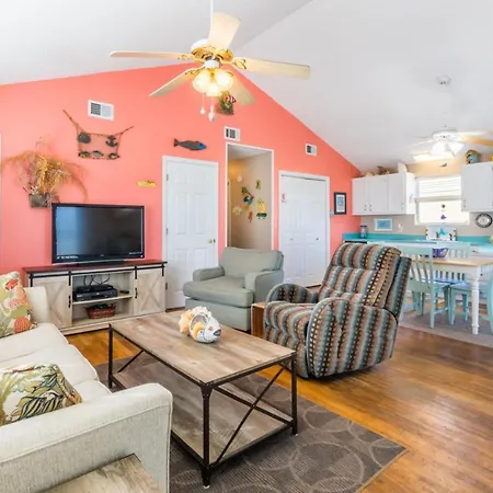 Seaside Cottage Near The Beach! Private House, Sleeps 9